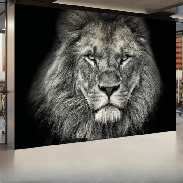 Symps's Print 1 Impression murale d’une tête de lion sur mur – rendu réaliste et puissant signé SYMP'S